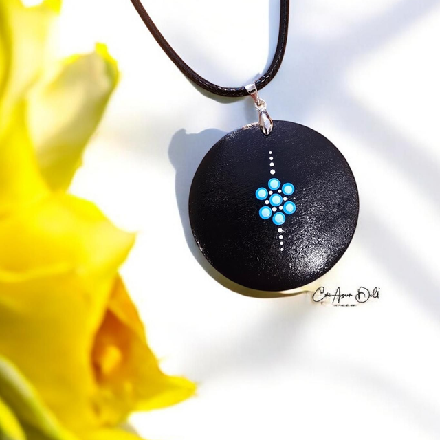 Collier rond mandala bleu, vert et jaune - strass bleu Swarovski
