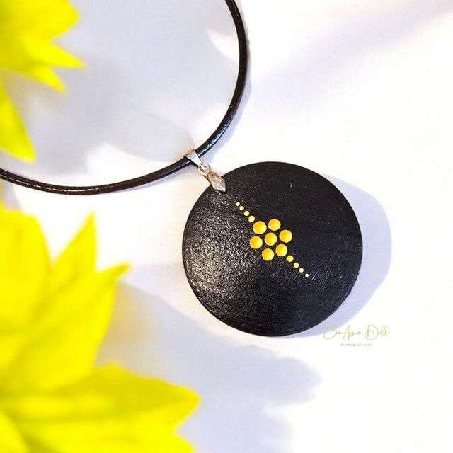 Collier en bois mandala orange et jaune