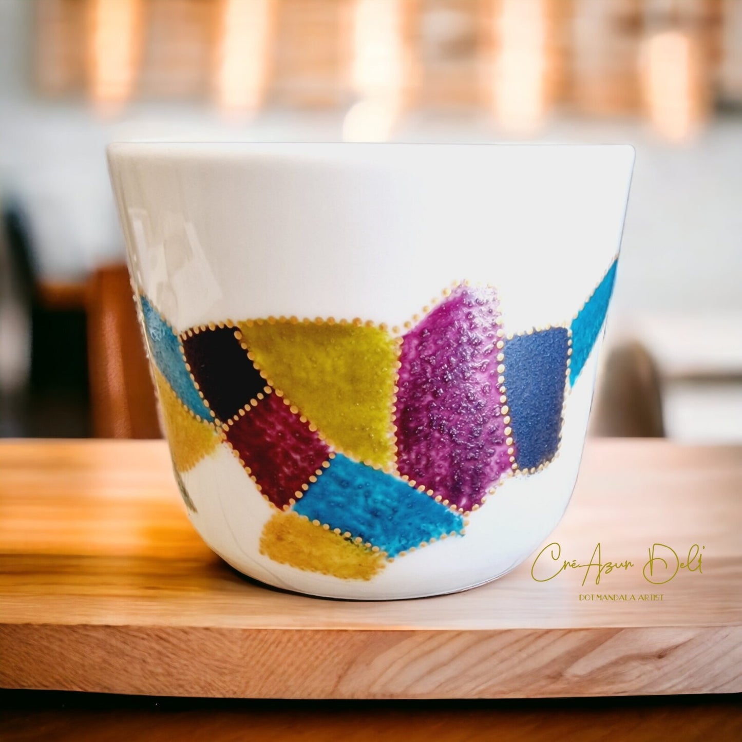 Tasse en porcelaine blanche peinte à la main – Motif origami