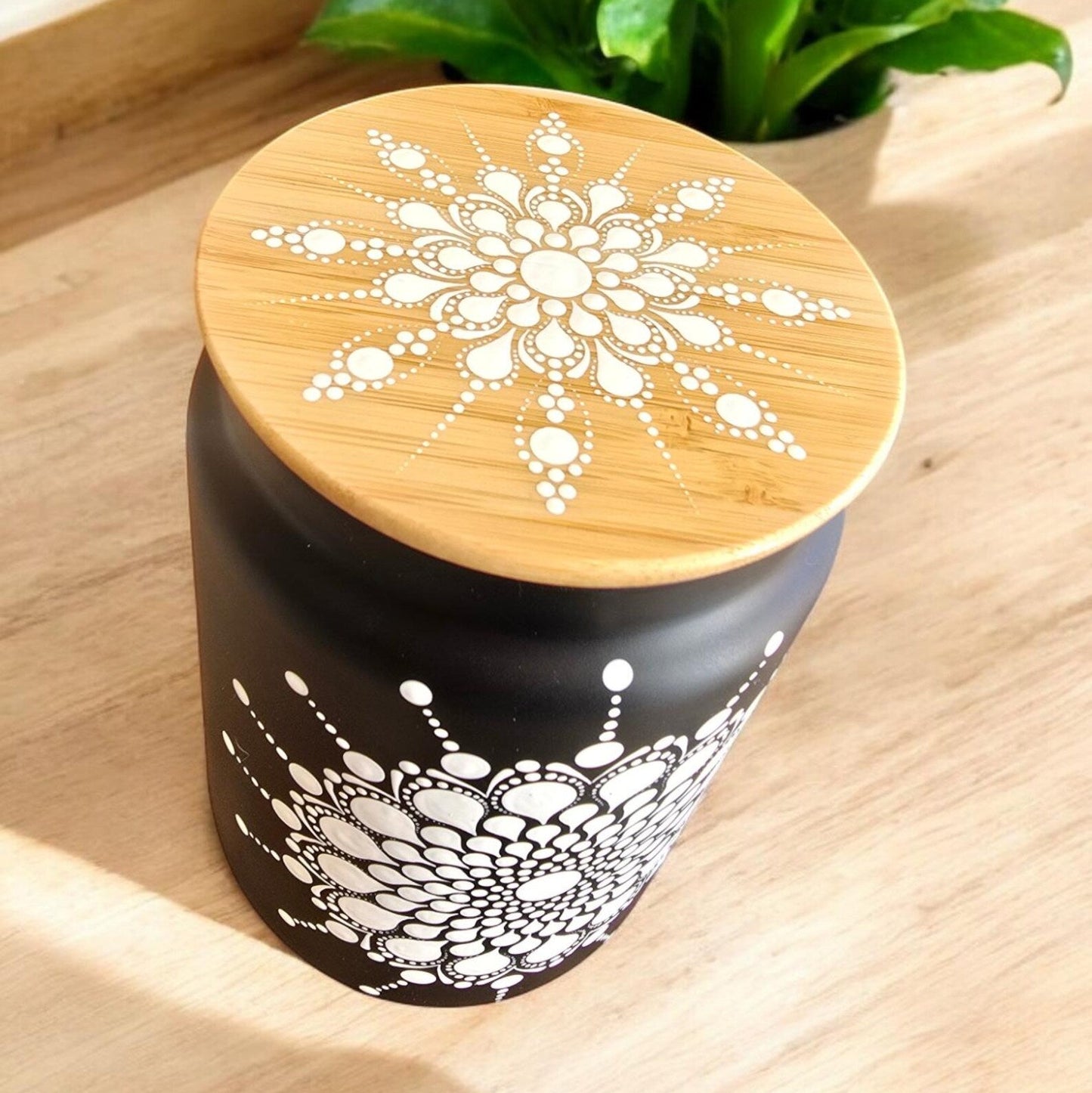 Bocal en verre noir – Mandala blanc