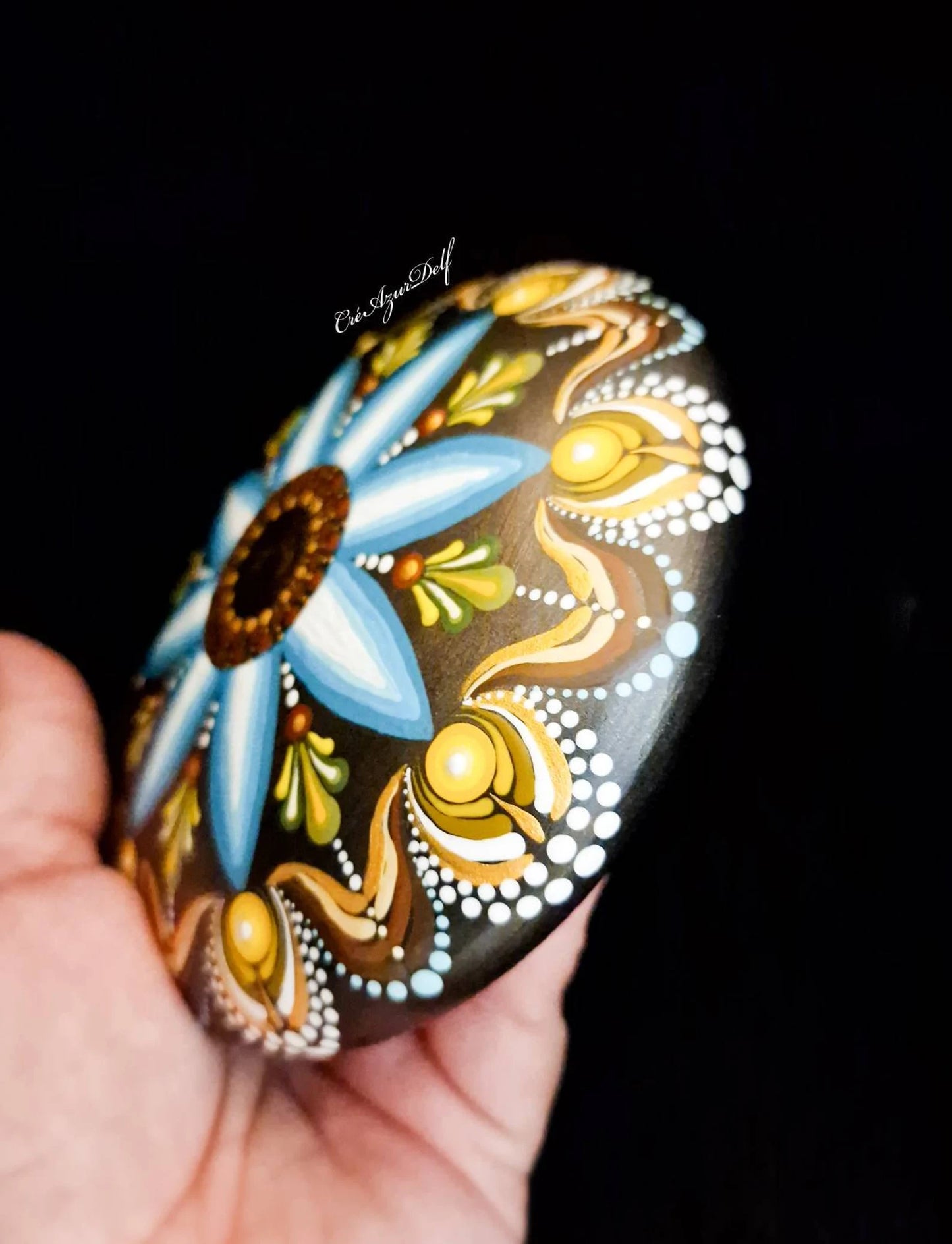 Grande pierre mandala en plâtre résine – Pointillisme