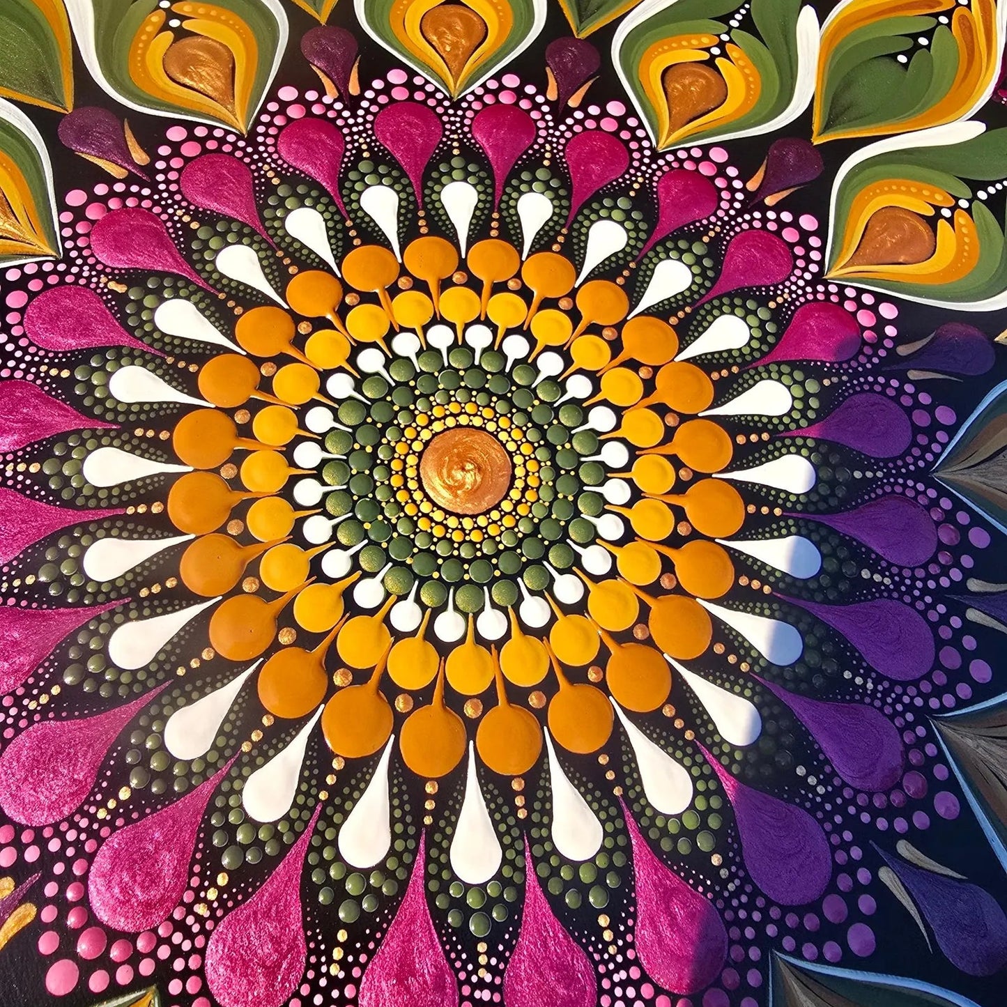 Tableau en bois mandala en pointillisme vert/fuchsia metallisé, décoration d'intérieur, décoration murale, pièce unique