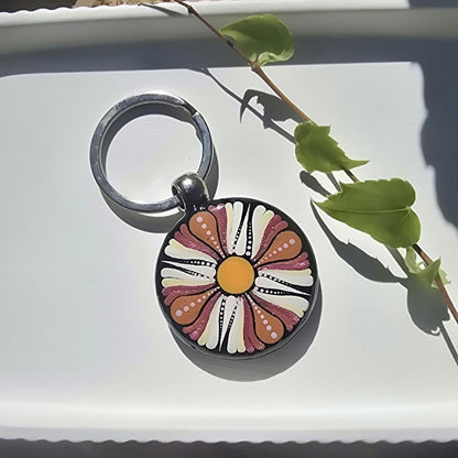 Porte-clés rond mandala peint recto verso terre cuite, fuchsia métallisé, crème et cuivré