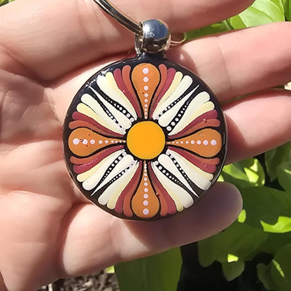 Porte-clés rond mandala peint recto verso terre cuite, fuchsia métallisé, crème et cuivré