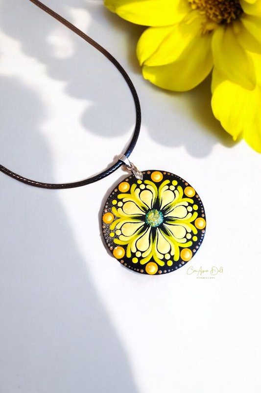Collier en bois orange et jaune mandala pointillisme