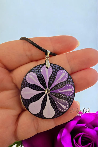 Collier mandala en bois mauve & violet- strass blanc Swarovski