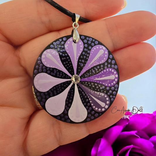 Collier en bois mandala mauve & violet- strass blanc Swarovski