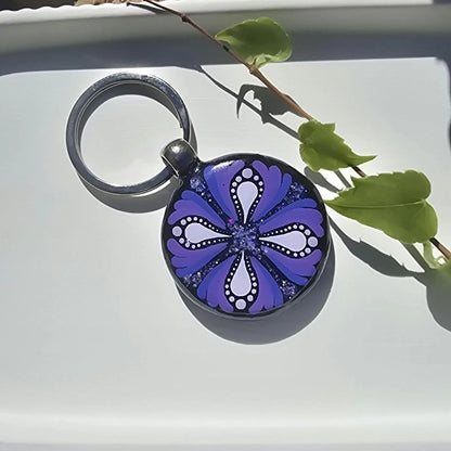Porte-clés rond mandala peint recto verso violet pailleté