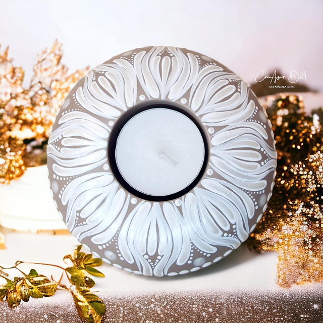 Bougeoir mandala en plâtre – Peint à la main blanc nacré sur taupe