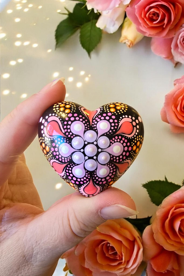 Petit coeur en pointillisme mandala mauve, rose & orange