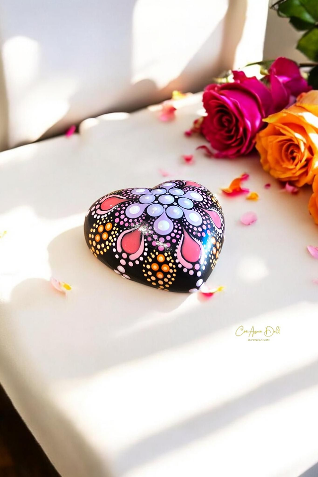 Petit coeur en pointillisme mandala mauve, rose & orange