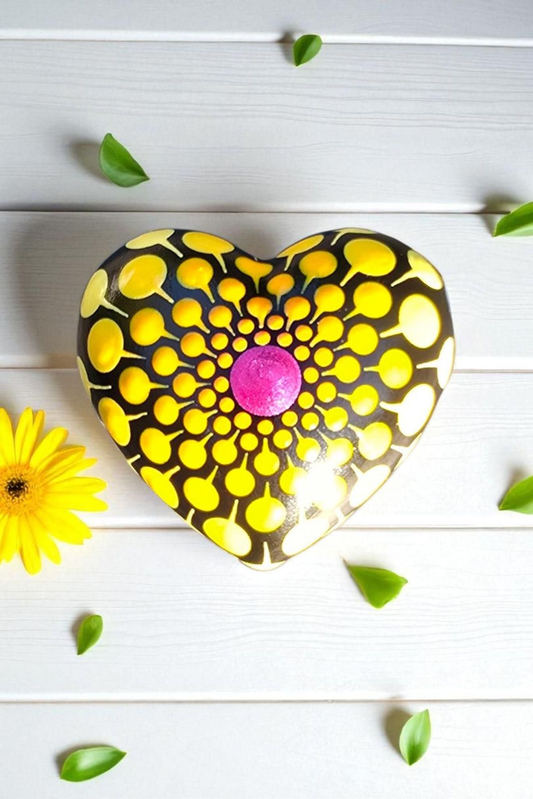 Petit coeur mandala pointillisme fuchsia métallisé, orange et jaune