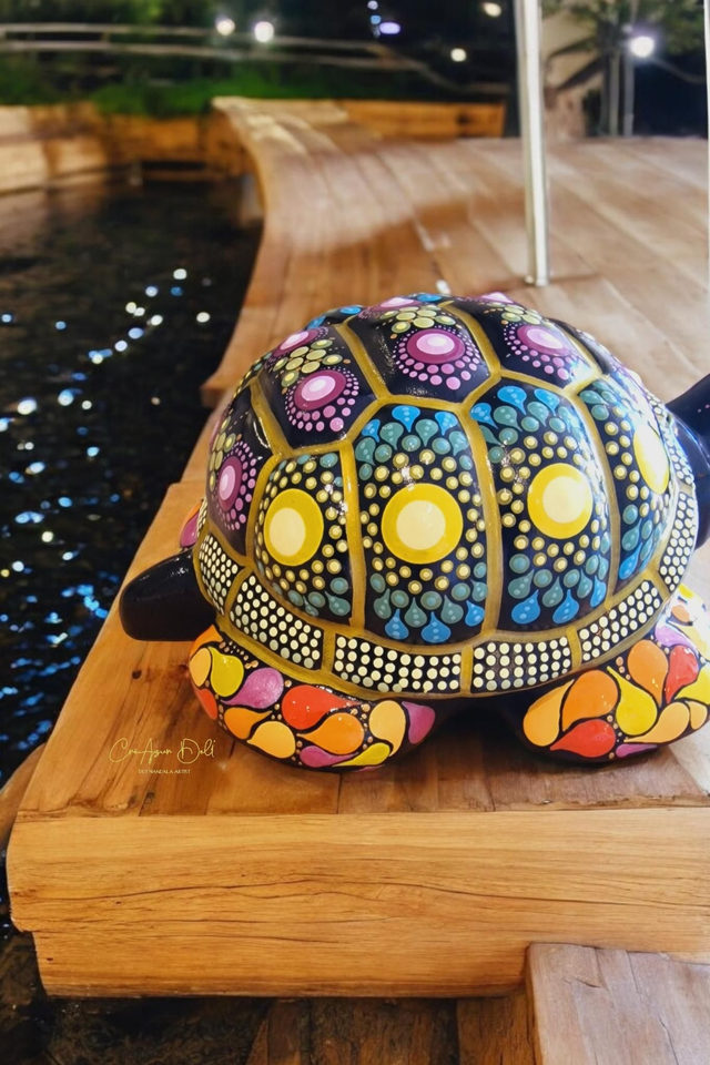 Tortue décorative mandala pointillisme en plâtre