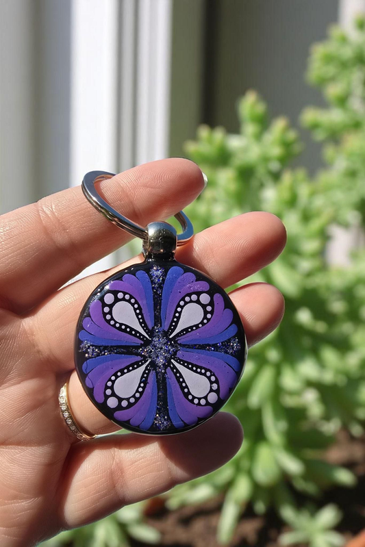 Porte-clés mandala peint double face mauve et pailleté