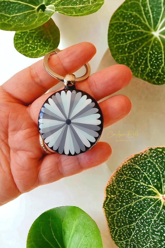 Porte-clés mandala peint double face menthe