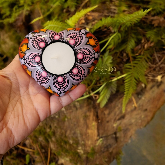 Bougeoir cœur mandala orange, rose et mauve – Peint à la main en plâtre résine