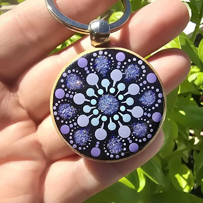 Porte-clés rond mandala peint recto verso violet pailleté