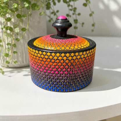 Boîte à bijoux en bois peinte à la main multicolore – Mandala en pointillisme