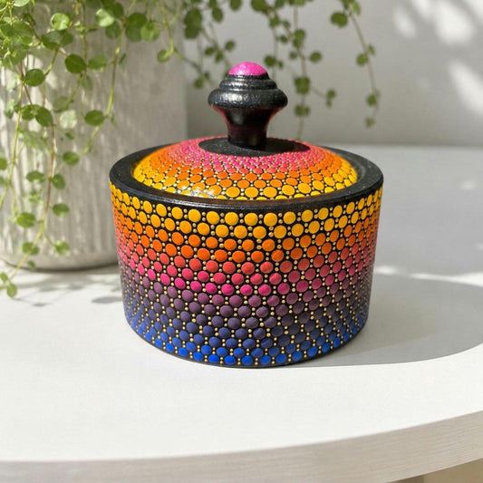 Boîte à bijoux en bois peinte à la main multicolore – Mandala en pointillisme