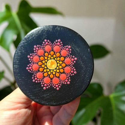 Boîte à bijoux en bois peinte à la main multicolore – Mandala en pointillisme