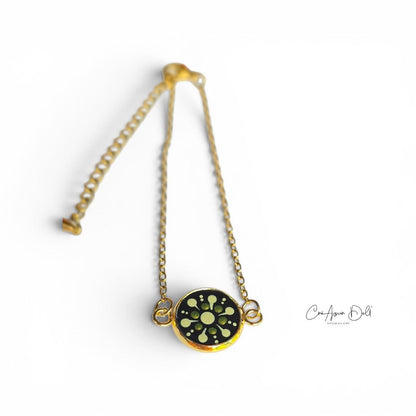 Bracelet Mandala jaune clair et bronze en acier Inoxydable – Medaillon peint à la Main, Pointillisme, Résine UV, Bijou Bohème Chic