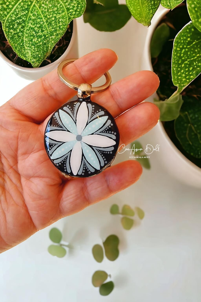 Porte-clés mandala peint double face menthe