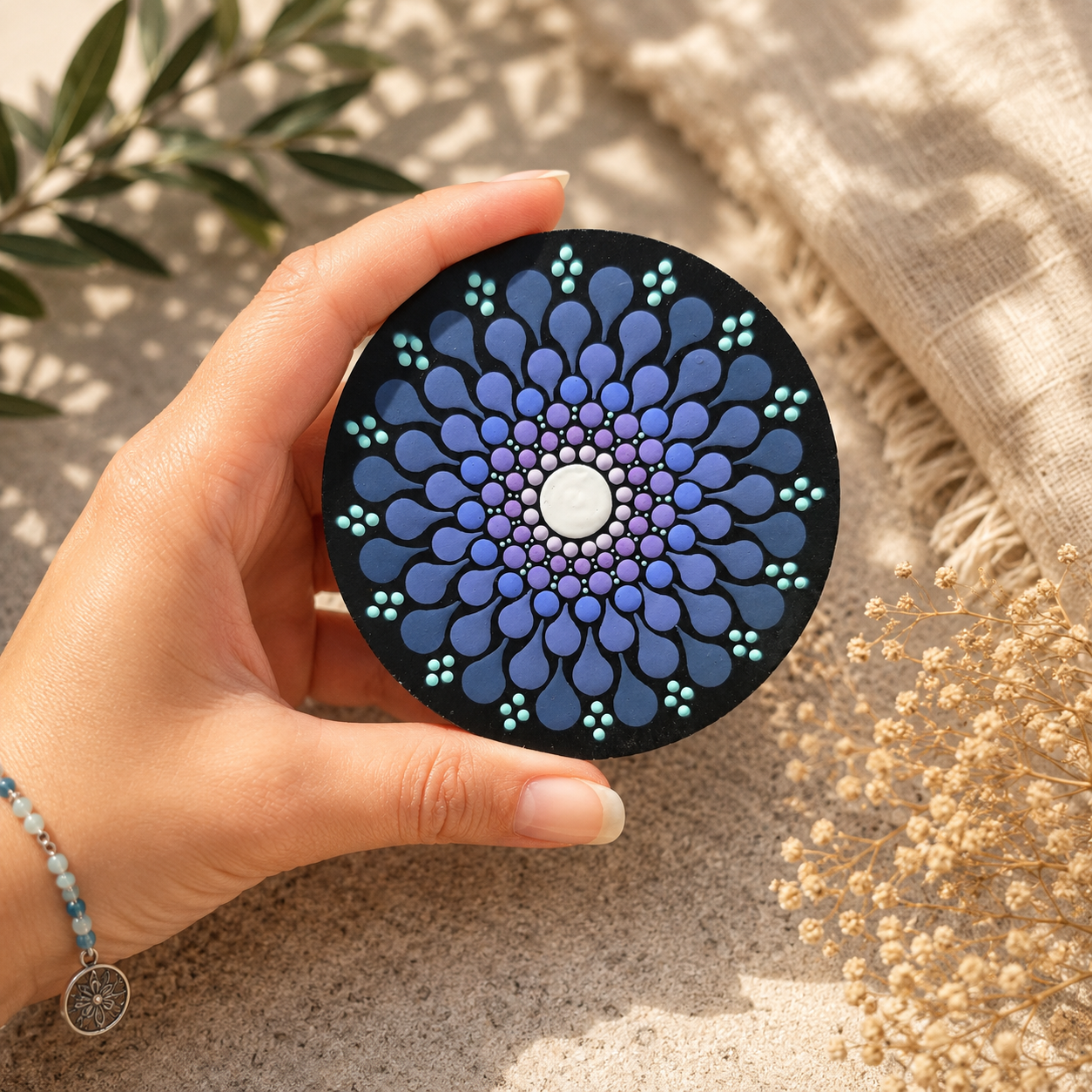 Petit miroir de poche en bois peint à la main – Mandala bleu et violet – Pièce unique