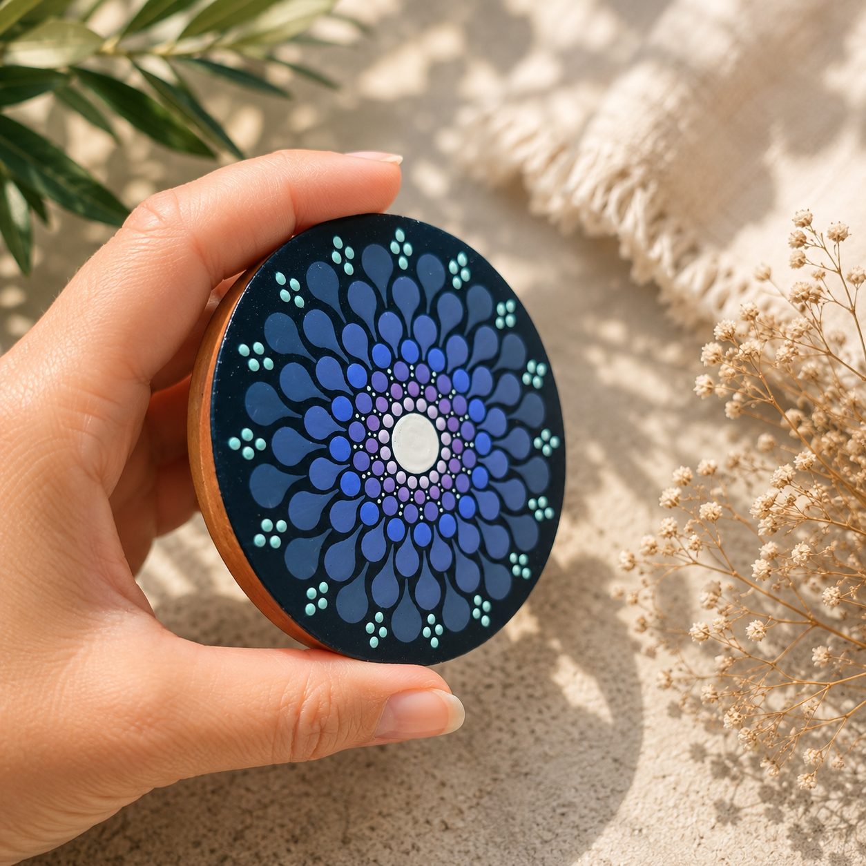 Petit miroir de poche en bois peint à la main – Mandala bleu et violet – Pièce unique