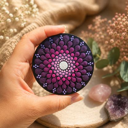 Miroir de poche mandala violet et rose peint à la main – Accessoire artisanal unique