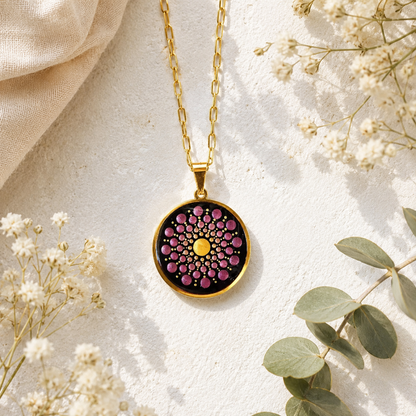 Collier Mandala fuchsia et doré en acier inoxydable