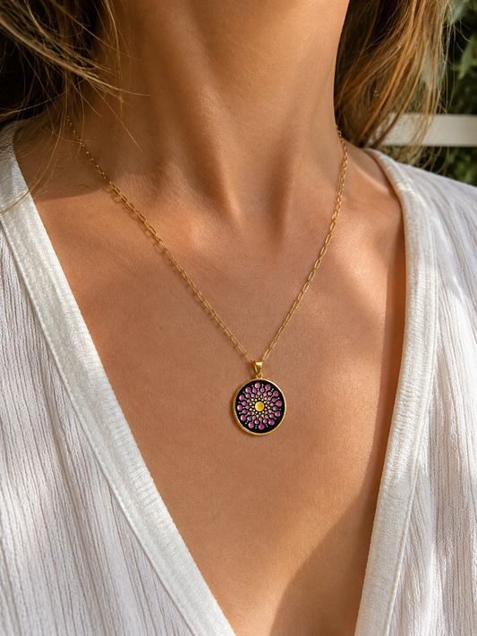 Collier Mandala fuchsia et doré en acier inoxydable