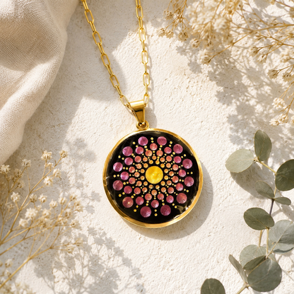 Collier Mandala fuchsia et doré en acier inoxydable
