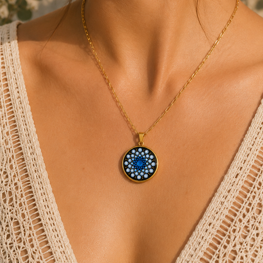 Collier Mandala bleu métallisé en acier inoxydable