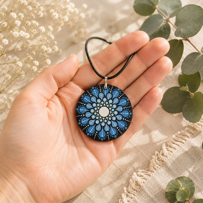 Collier Mandala Bleu Peint à la Main – Bijou Bohème Zen