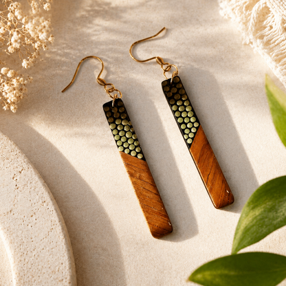 Boucles d'oreilles vert métallisé rectangulaire ultra légères en bois et résine, pointillisme