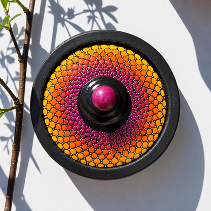 Boîte à bijoux en bois peinte à la main multicolore – Mandala en pointillisme