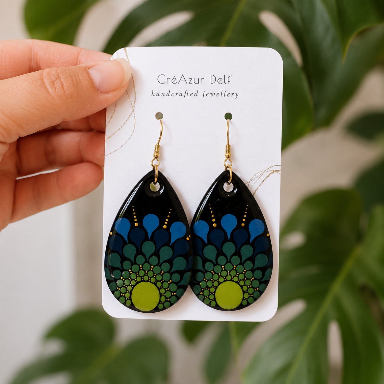 Boucles d’oreilles en bois goutte mandala vert & bleu