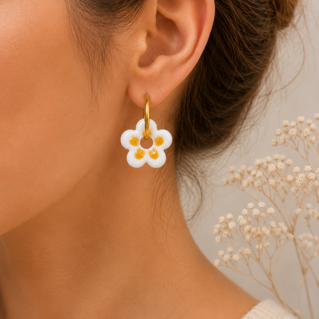 Pampilles fleur blanche et doré - Bijoux artisanaux en argile polymère