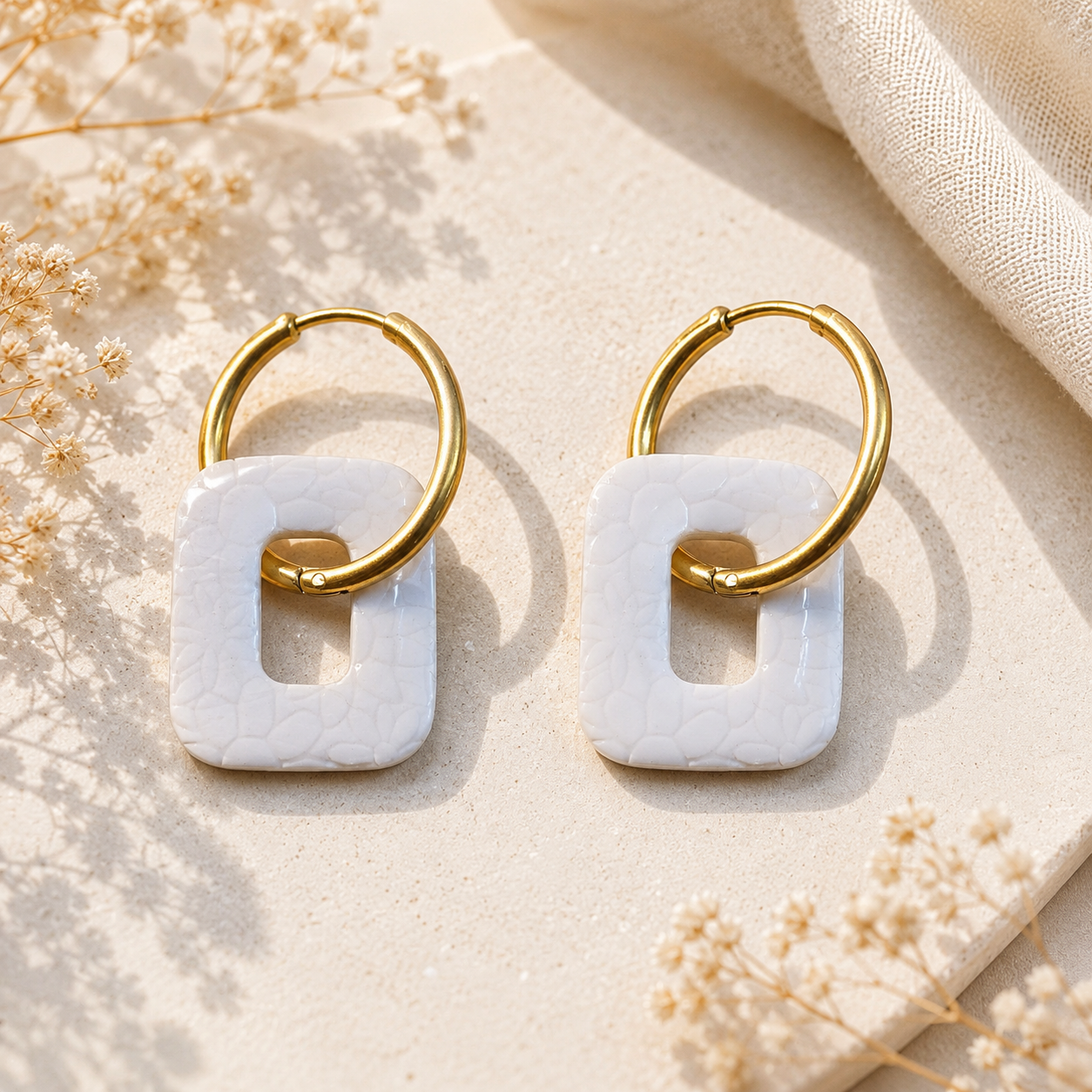 Pampilles blanches structurées - Fleurs ou oval ou rectangulaire - Bijoux artisanaux en polymère – Style minimaliste et bohème