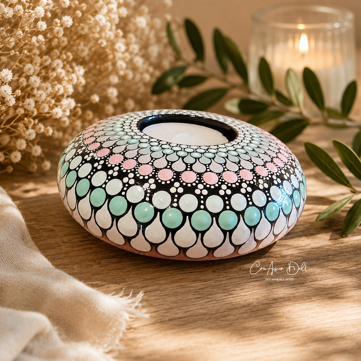 Bougeoir rond mandala pastel bleu, rose en pointillisme