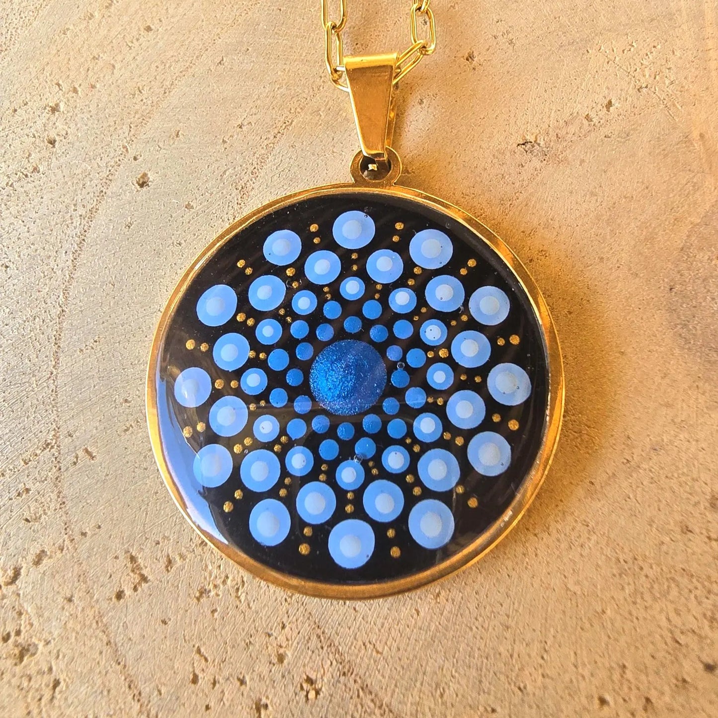 Collier Mandala bleu métallisé en acier inoxydable