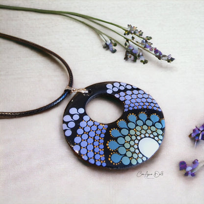 Collier en bois à trou mandala mauve et vert bleuté en pointillisme, bijoux personnalisés,  pièce unique (Copie)