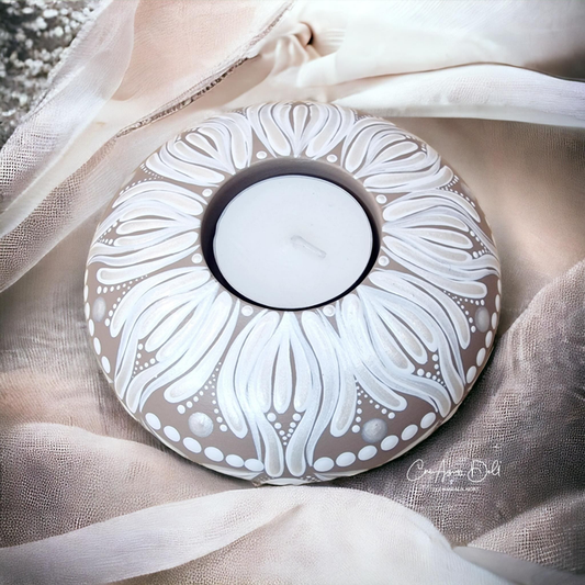 Bougeoir mandala en plâtre – Peint à la main blanc nacré sur taupe