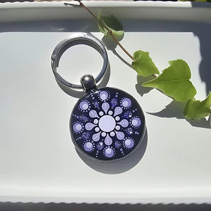 Porte-clés rond mandala peint recto verso violet pailleté