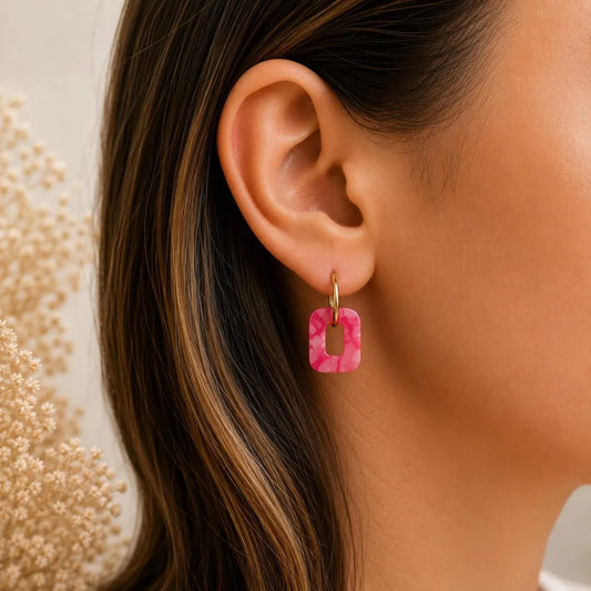 Pampilles rectangulaires marbrées rose fuchsia – Bijoux artisanaux en argile polymère