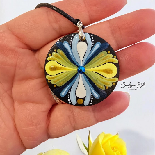Collier rond mandala bleu, vert et jaune - strass bleu Swarovski