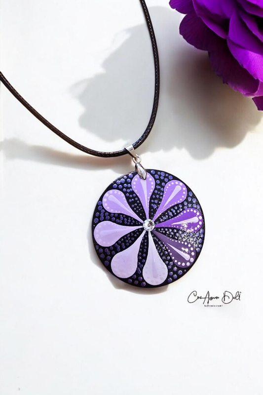 Collier mandala en bois mauve & violet- strass blanc Swarovski