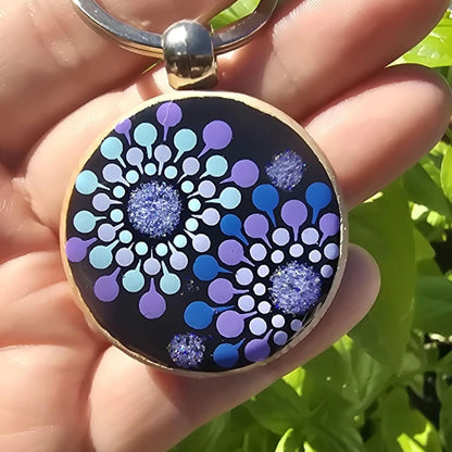 Porte-clés rond mandala peint recto verso violet pailleté