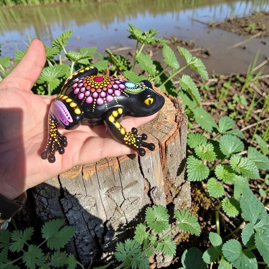 Grenouille décorative peinte à la main