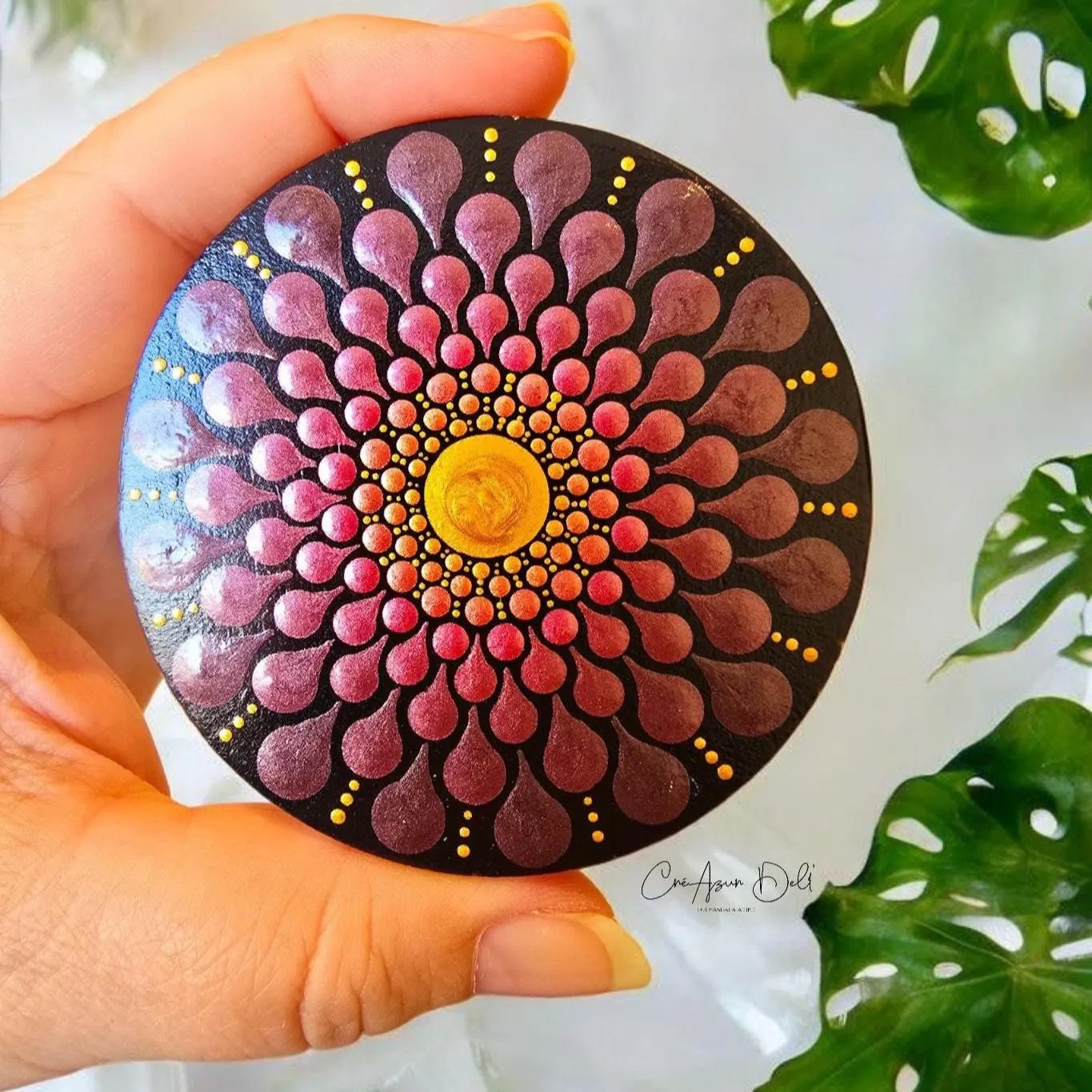 Miroir de poche mandala en pointillisme prune et doré, miroir rond en bois